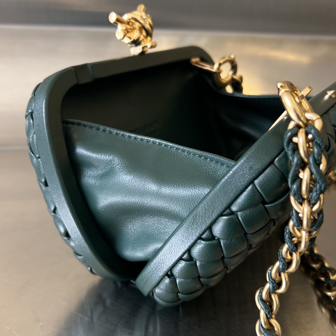 Knot Padded Intreccio Leather Clutch With Chain Raintree